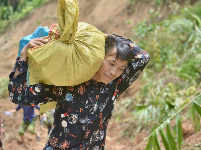 Vượt 2.000 km đến Nậm Tông chi viện cho lực lượng cứu hộ- Ảnh 8.