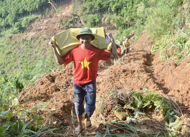 Vượt 2.000 km đến Nậm Tông chi viện cho lực lượng cứu hộ- Ảnh 10.