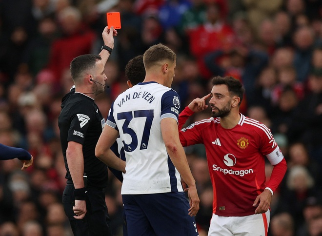 Bruno Fernandes dính thẻ đỏ, M.U bị Tottenham hạ toàn diện trên sân nhà: Ôi, Ten Hag! - Ảnh 1.