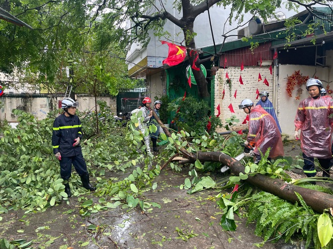 Công an Hà Nội căng mình chống bão Yagi- Ảnh 8.