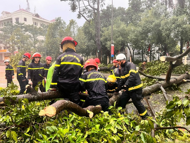 Bộ Công an huy động 100.000 chiến sĩ ứng phó bão Yagi- Ảnh 1.