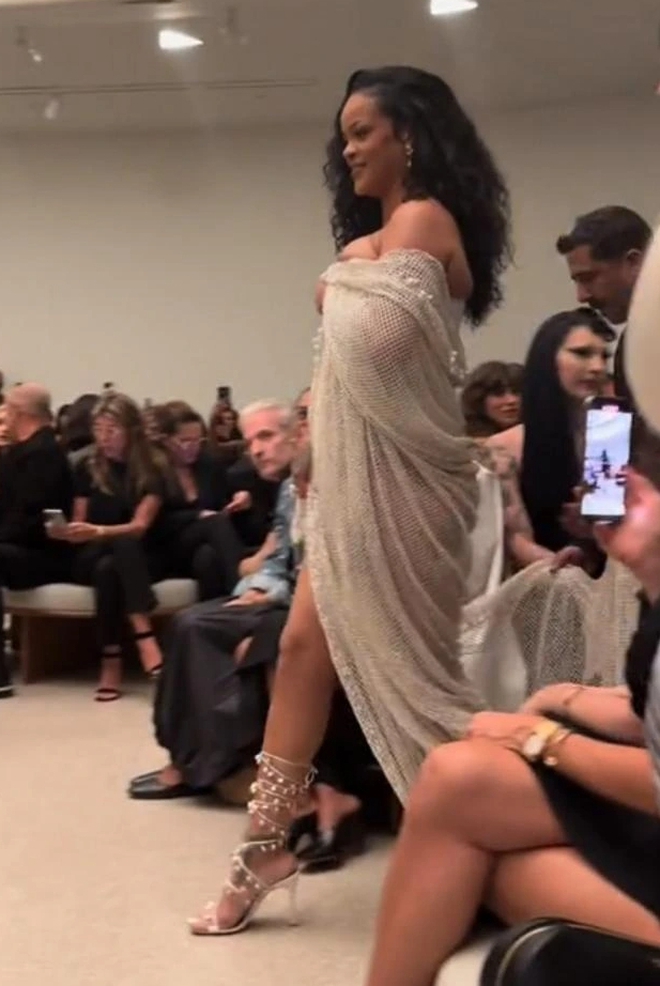 Rihanna phớt lờ 'bạn cũ' Naomi Campbell vì tỉ phú Ả Rập?- Ảnh 3.