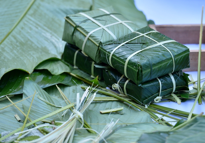 Bộ đội biên phòng mổ lợn, gói 300 bánh chưng tặng dân bản- Ảnh 12.