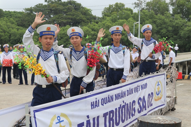 Đoàn công tác Vùng 2 Hải quân khởi hành đi thăm, chúc tết nhà giàn DK1- Ảnh 2.