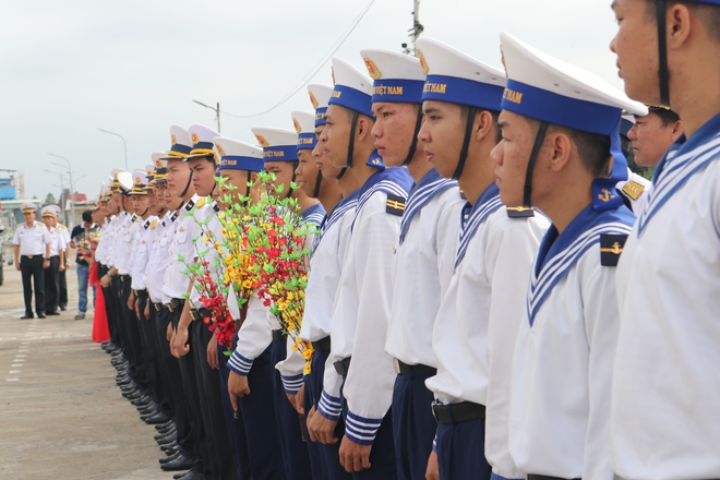 Đoàn công tác Vùng 2 Hải quân khởi hành đi thăm, chúc tết nhà giàn DK1- Ảnh 3.