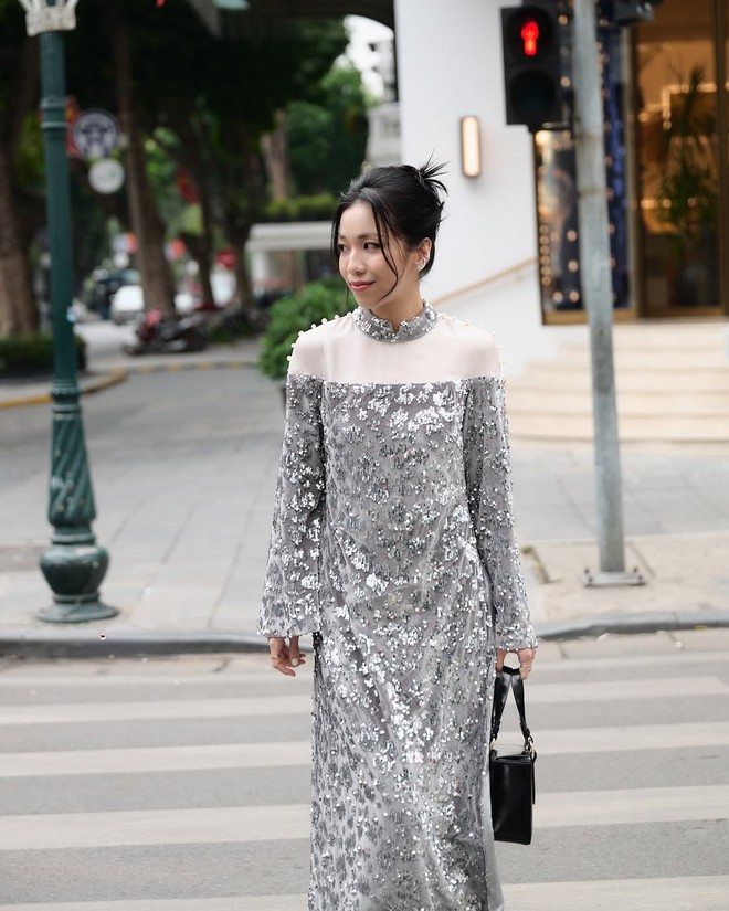 Sparkling sequins ao dai, the perfect choice for her to welcome the new year - Photo 4.