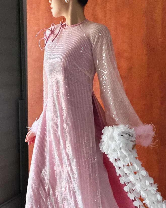 Sparkling sequins ao dai, the perfect choice for her to welcome the new year - Photo 2.