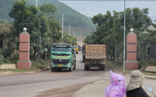 Lo ngại xe tải chở đất gây ô nhiễm, mất an toàn giao thông ở Quy Nhơn- Ảnh 10.