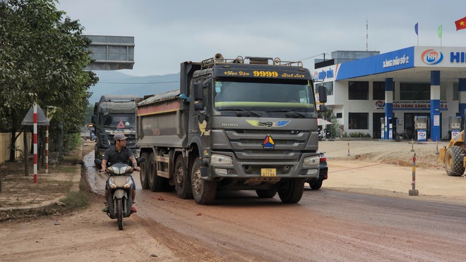 Lo ngại xe tải chở đất gây ô nhiễm, mất an toàn giao thông ở Quy Nhơn- Ảnh 6.