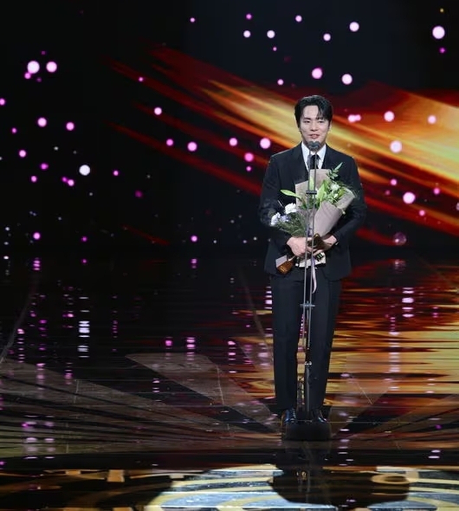 'Ông nội quốc dân' Lee Soon Jae bật khóc tại lễ trao giải KBS Drama Awards 2024- Ảnh 5.