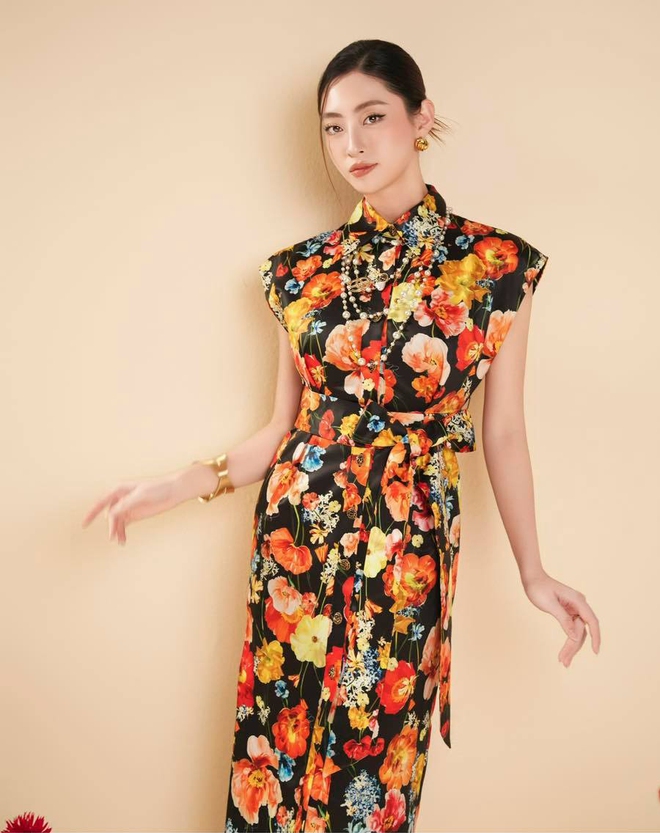 Floral dresses and patterned outfits'awaken' the blooming spring garden - Photo 9.