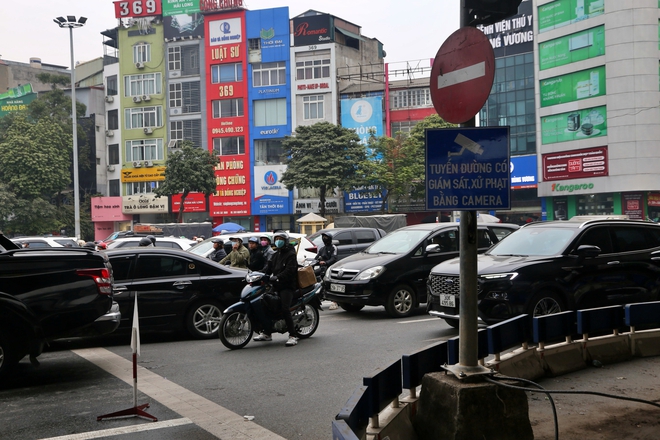 Ngày đầu tổ chức lại giao thông, 'điểm đen' ùn tắc Khuất Duy Tiến - Nguyễn Trãi chưa hạ nhiệt- Ảnh 6.