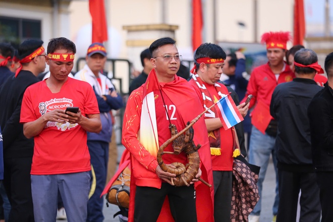 CĐV tạo không khí ‘bùng nổ’, háo hức chờ Việt Nam tạo lịch sử trước Thái Lan- Ảnh 5.