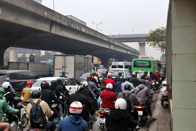 Thí điểm phân làn nút Khuất Duy Tiến - Nguyễn Xiển, nhiều đường huyết mạch 'vạ lây'- Ảnh 5.