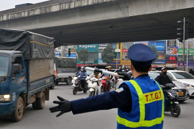 Thí điểm phân làn nút Khuất Duy Tiến - Nguyễn Xiển, nhiều đường huyết mạch 'vạ lây'- Ảnh 2.