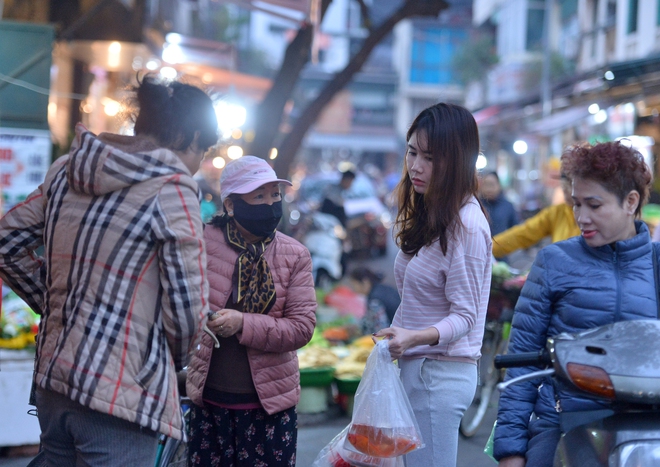 Giá cá chép đỏ tăng gấp 5 lần, người dân 'méo mặt' ngày ông Công ông Táo- Ảnh 11.