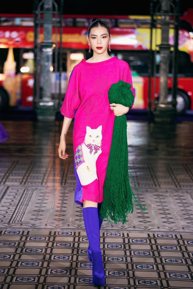 Vietnamese designer made a mark with the tradition of bringing the mascot of the year to costume- Photo 13.