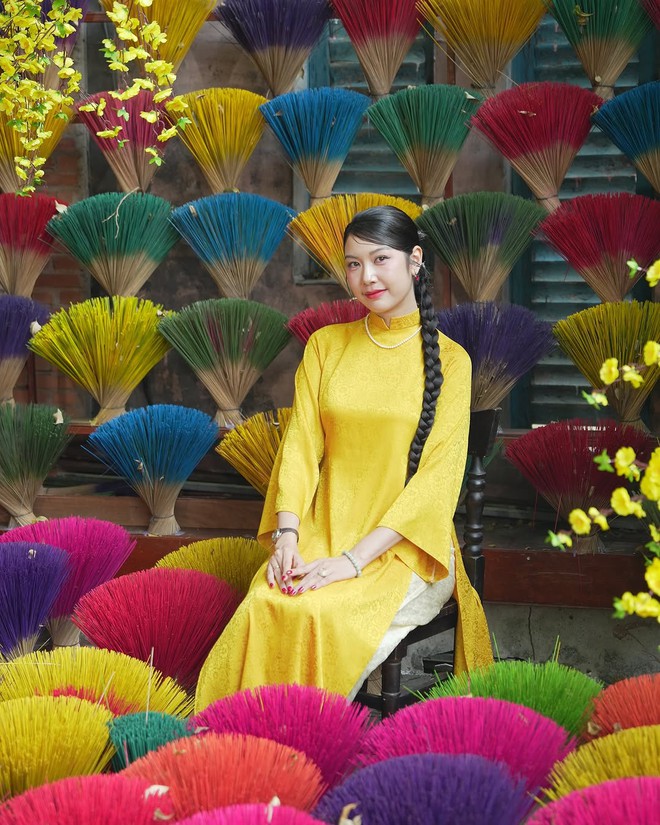 Brilliant New Year 2025 with yellow dress, lucky secret at the beginning of the year- Photo 3.