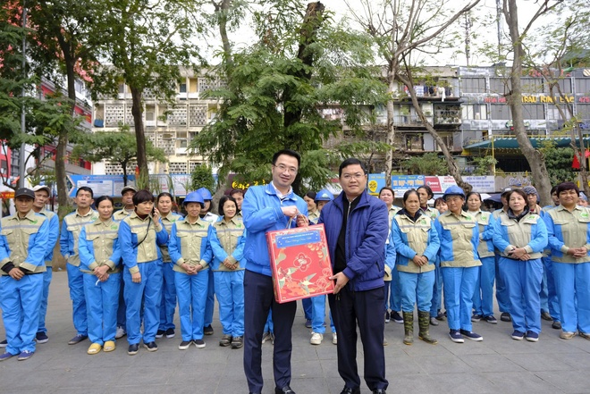 Ban Bí thư T.Ư Đoàn thăm hỏi những đơn vị đặc nhiệm trong dịp tết- Ảnh 6.