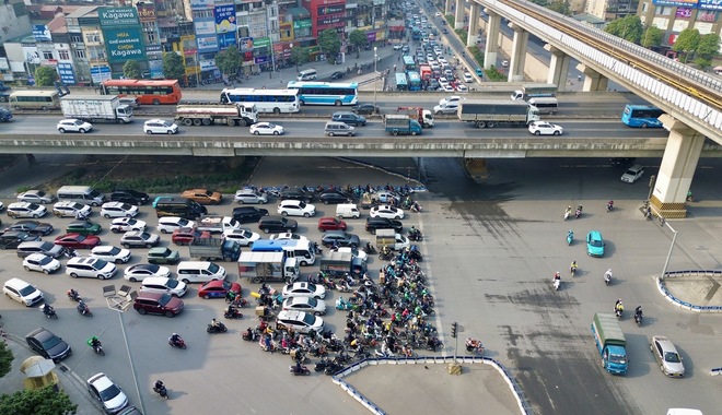 Nói mẹ ốm, thất nghiệp, đơn thân nuôi con để xin bỏ qua lỗi vượt đèn đỏ- Ảnh 1.