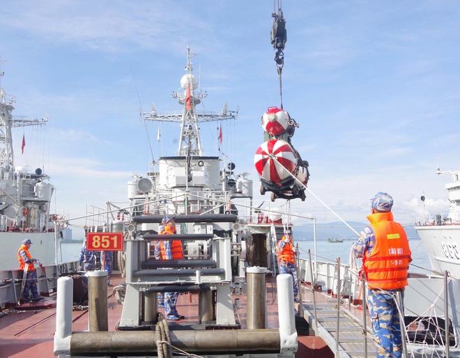 Hải quân kiểm tra bắn đạn thật trên biển- Ảnh 4. Hải quân kiểm tra bắn đạn thật trên biển- Ảnh 4.