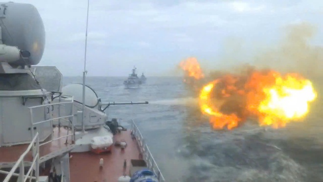 Hải quân kiểm tra bắn đạn thật trên biển- Ảnh 3. Hải quân kiểm tra bắn đạn thật trên biển- Ảnh 3.