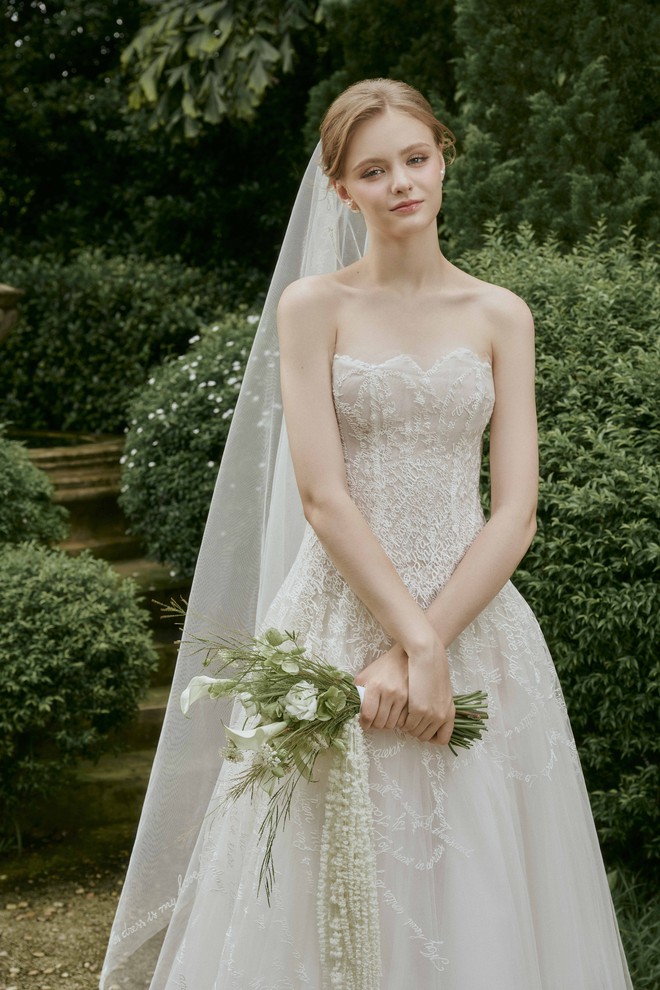 Váy cưới lãng mạn cho quý cô hiện đại trong mùa thu 2025 - Ảnh 9.