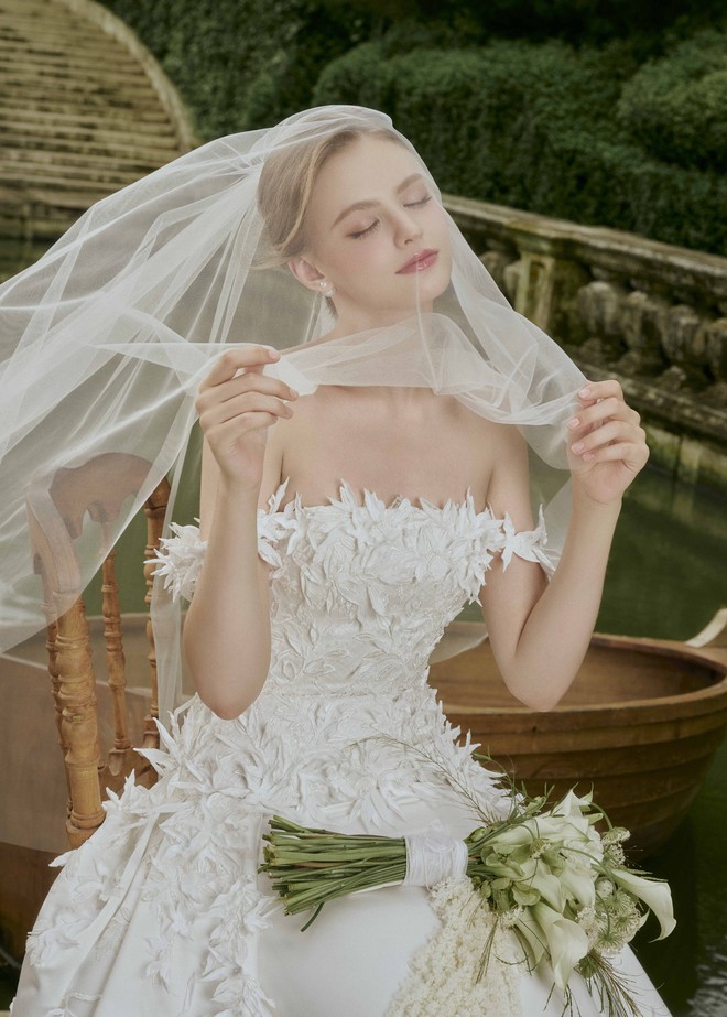 Váy cưới lãng mạn cho quý cô hiện đại trong mùa thu 2025 - Ảnh 6.