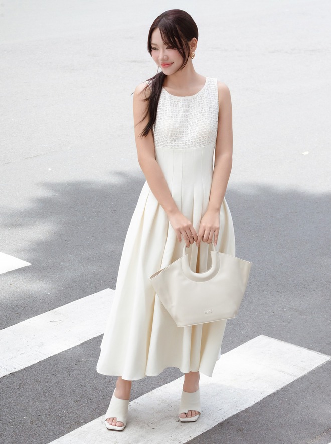 Váy dáng dài sang trọng, tối giản nhưng hút mắt nhìn- Ảnh 5.