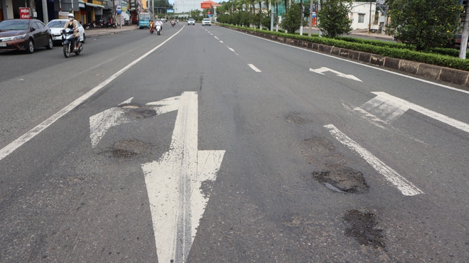 Quốc lộ 14 ở Đồng Nai vá mãi vẫn hư, như 'giăng bẫy' người đi đường- Ảnh 16. Quốc lộ 14 ở Đồng Nai vá mãi vẫn hư, như 'giăng bẫy' người đi đường- Ảnh 16.
