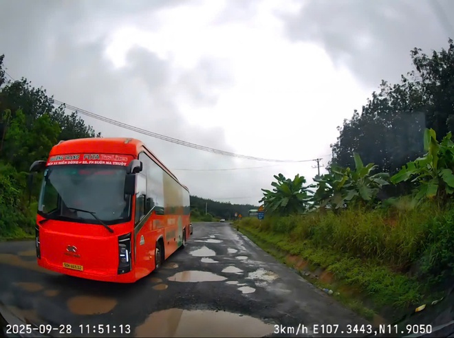Quốc lộ 14 ở Đồng Nai vá mãi vẫn hư, như 'giăng bẫy' người đi đường- Ảnh 4. Quốc lộ 14 ở Đồng Nai vá mãi vẫn hư, như 'giăng bẫy' người đi đường- Ảnh 4.