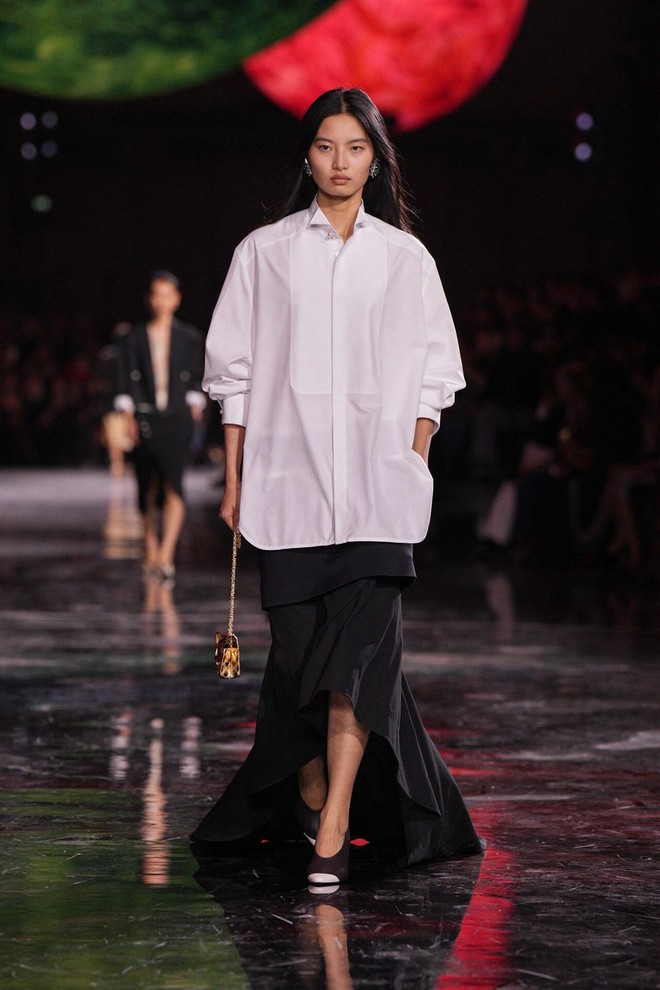 Những chiếc túi mà bạn nhất định 'phải có" vào mùa thời trang tới - Ảnh 7.