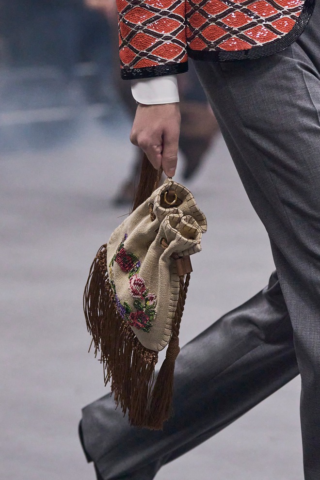 Những chiếc túi mà bạn nhất định 'phải có" vào mùa thời trang tới - Ảnh 8.