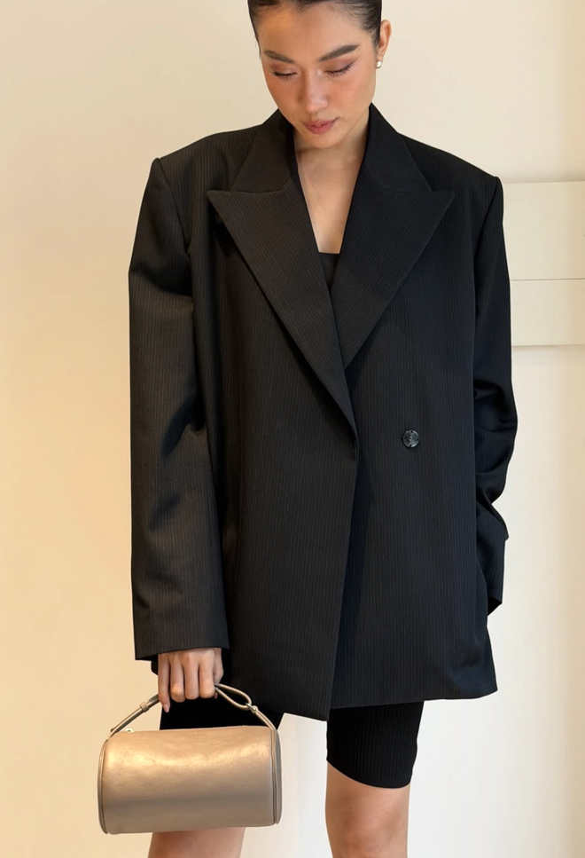 Áo blazer giúp nàng nâng tầm phong cách chỉ trong phút chốc  - Ảnh 1.