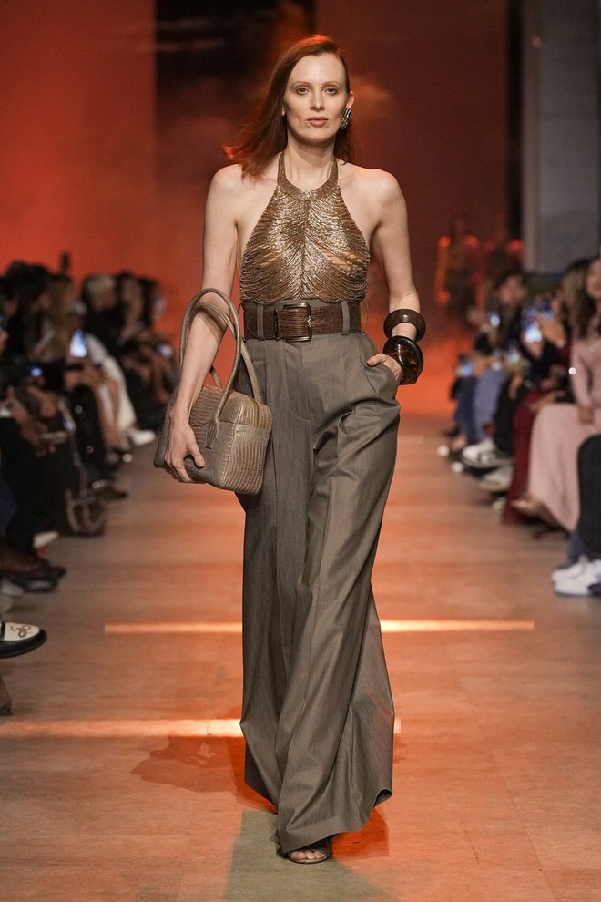 Những bộ cánh lấp lánh cho các  nàng ưa bóng bẩy, yêu tiệc tùng - Ảnh 9.