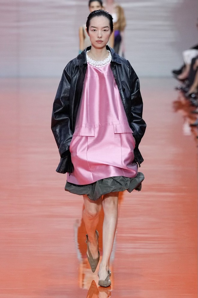 Những bộ cánh lấp lánh cho các  nàng ưa bóng bẩy, yêu tiệc tùng - Ảnh 12.