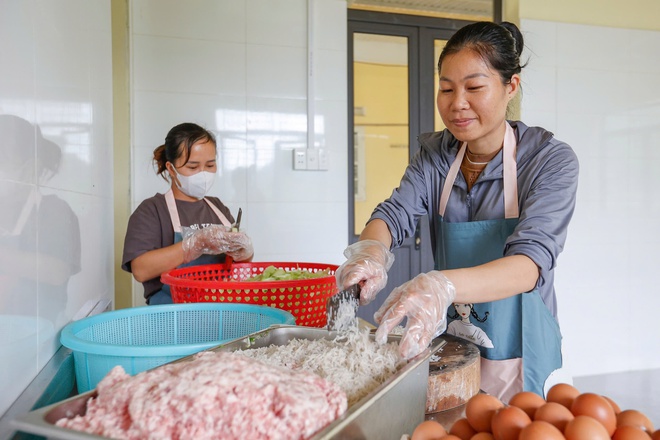 Không làm méo mó chính sách nhân văn về bữa ăn bán trú - Ảnh 2.