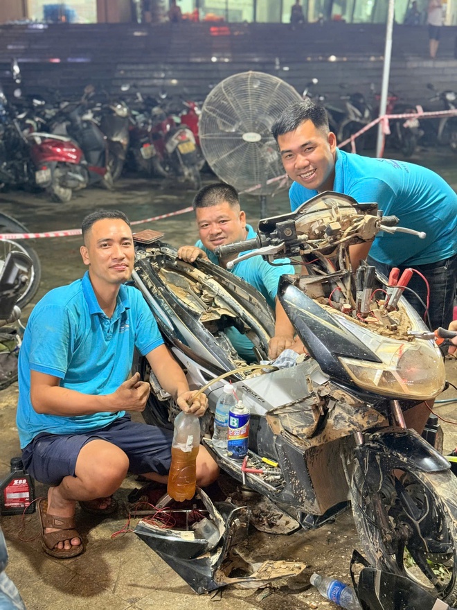 Hơn 2 . 200 Xe m&aacute;y được sửa xe miễn ph&iacute; cho b&agrave; con v&ugrave;ng lũ Th&aacute;i Nguy&ecirc;n - Ảnh 3.