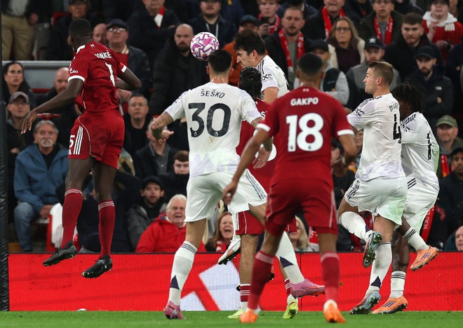 HLV Amorim tung đội hình cực dị, M.U khiến Liverpool thua cay đắng ngay trên sân Anfield- Ảnh 4. HLV Amorim tung đội hình cực dị, M.U khiến Liverpool thua cay đắng ngay trên sân Anfield- Ảnh 4.