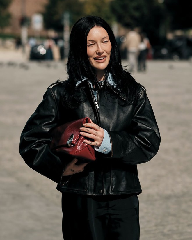 Những trang phục đường phố đẹp nhất từ Tuần lễ thời trang Milan 2026- Ảnh 5. Những trang phục đường phố đẹp nhất từ Tuần lễ thời trang Milan 2026- Ảnh 5.