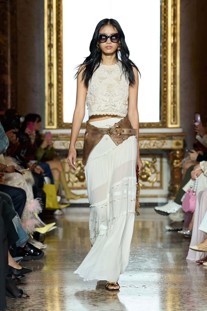 Huỳnh Tú Anh, mẫu Việt đắt show tại Milan, Paris- Ảnh 3. Huỳnh Tú Anh, mẫu Việt đắt show tại Milan, Paris- Ảnh 3.