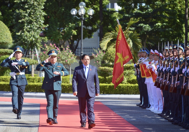 Thủ tướng trao danh hiệu Anh hùng lực lượng vũ trang nhân dân tặng Quân chủng Phòng không - không quân- Ảnh 2.