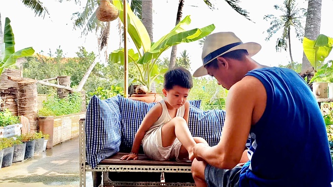 Nhật k&yacute; online 'triệu view' của hai cha con - Ảnh 2.