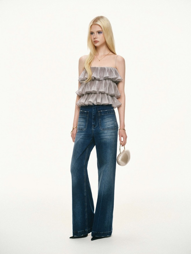 Quần jeans xanh 'vạn năng', bí quyết cho vẻ đẹp hoàn hảo năng động cả bốn mùa- Ảnh 8. Quần jeans xanh 'vạn năng', bí quyết cho vẻ đẹp hoàn hảo năng động cả bốn mùa- Ảnh 8.