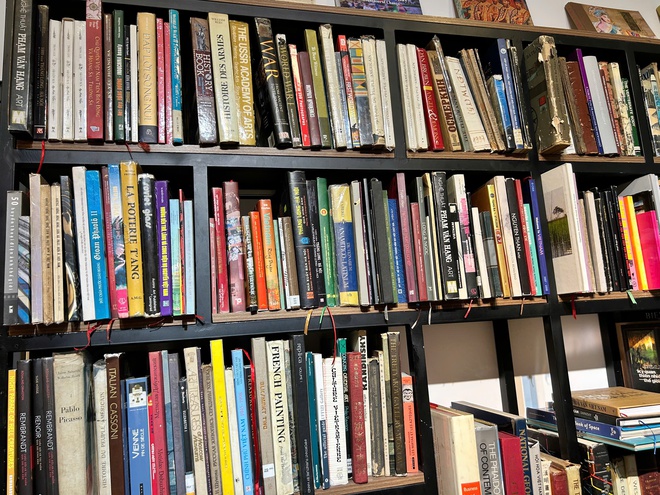 Quán cà phê tặng tiền khách đến đọc sách: Bất ngờ với vị khách này- Ảnh 6. Quán cà phê tặng tiền khách đến đọc sách: Bất ngờ với vị khách này- Ảnh 6.