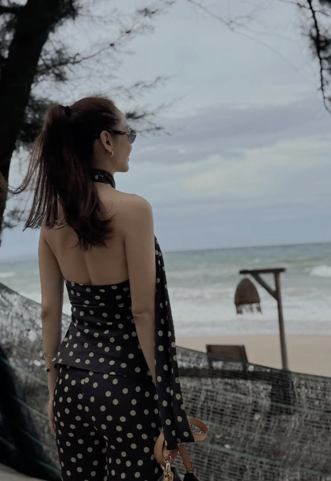 Khi họa tiết chấm bi 'trẻ hóa' phong cách của nàng- Ảnh 6.