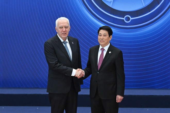 Chủ tịch nước Lương Cường đón các trưởng đoàn tại lễ ký Công ước Hà Nội - Ảnh 3.