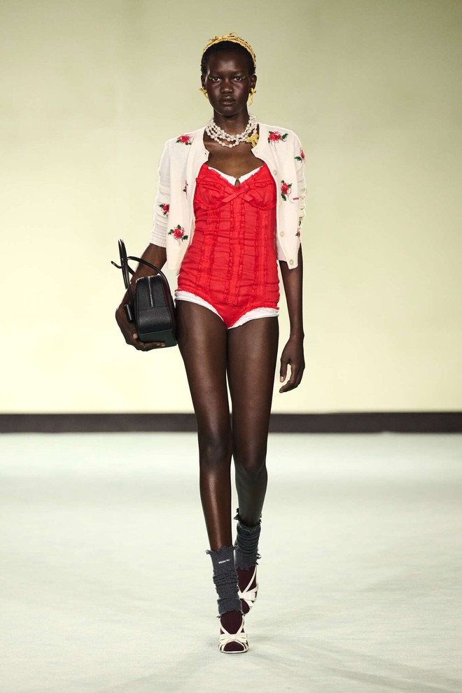 Áo khoác dáng ngắn mẫu áo lý tưởng giúp nàng đón gió  mùa - Ảnh 6.