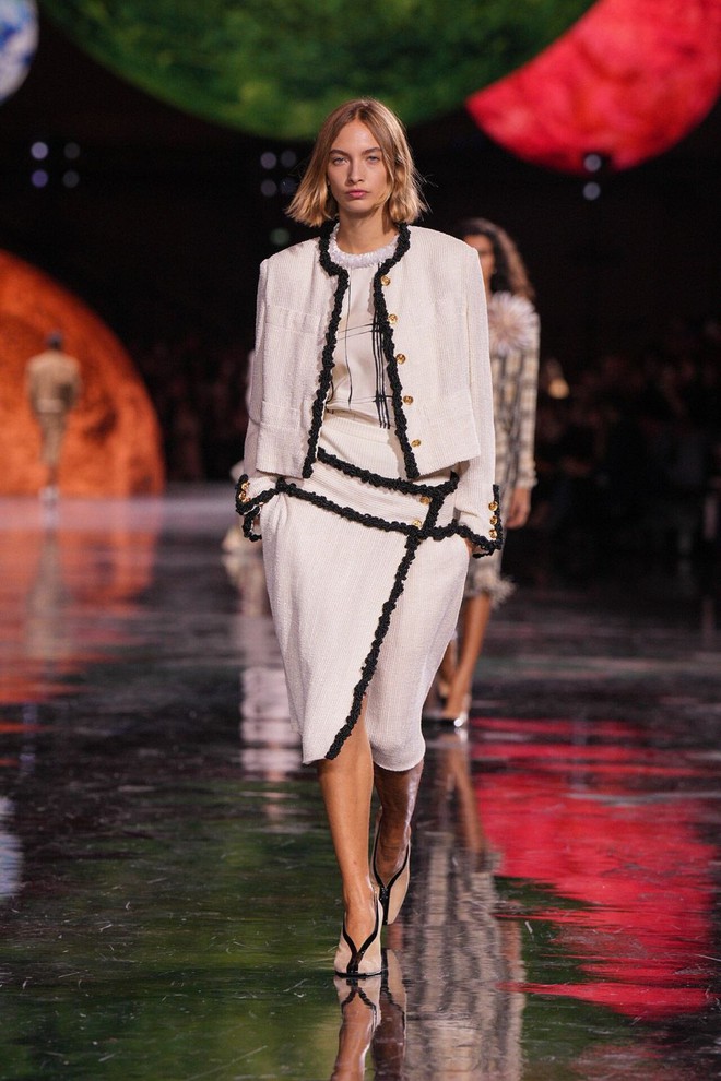 Áo khoác dáng ngắn mẫu áo lý tưởng giúp nàng đón gió  mùa - Ảnh 4.