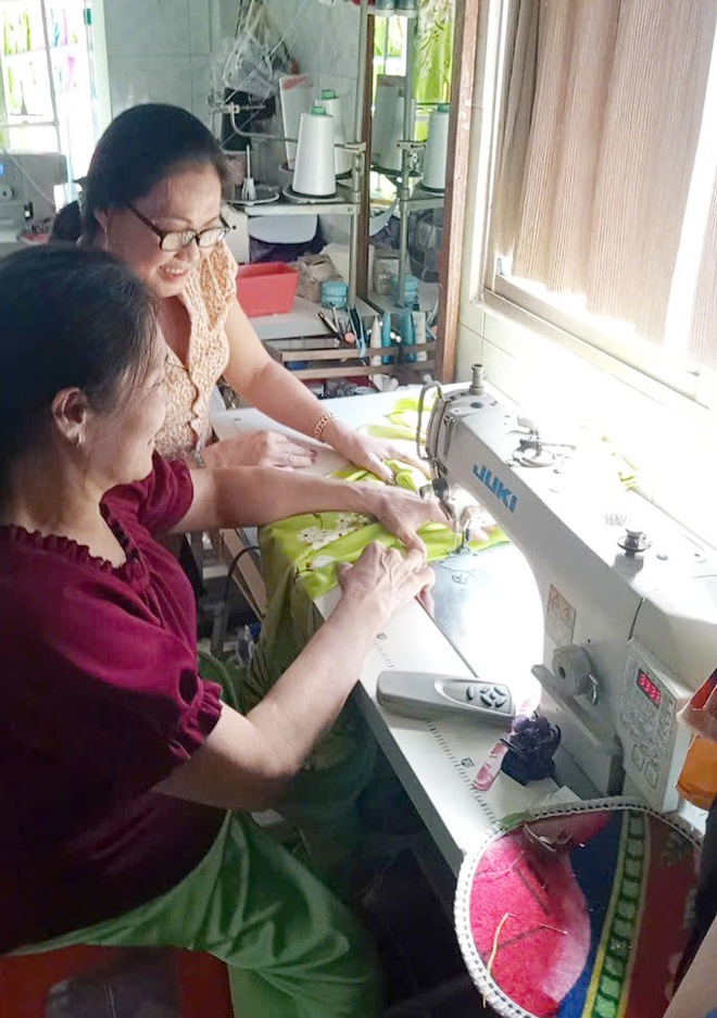 Những đường kim mũi chỉ y&ecirc;u đời, thương người  - Ảnh 2.